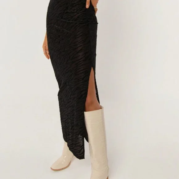 NWOT Size 2 Peppermayo Exclusive - Work It Out Midi Skirt - Burnout Black - Picture 2 of 6